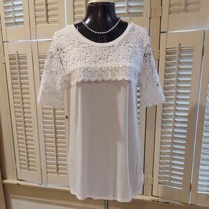 White & Lacy Dressy Lightweight Knit Top Adrianna Papell Size S